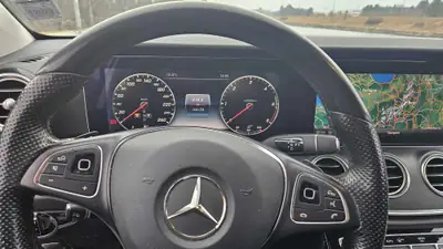 Mercedes-Benz E 220 d Avantgarde — Berline break diesel, 4x4 intelligent et équipements premium — dashboard