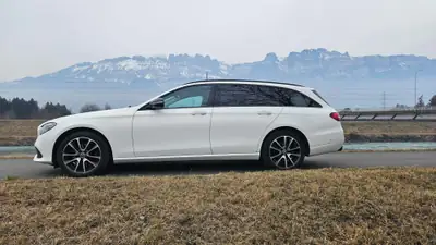 Mercedes-Benz E 220 d Avantgarde — Berline break diesel, 4x4 intelligent et équipements premium — interior