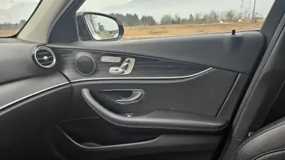 Mercedes-Benz E 220 d Avantgarde — Berline break diesel, 4x4 intelligent et équipements premium — Thumbnail 7