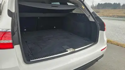 Mercedes-Benz E 220 d Avantgarde — Berline break diesel, 4x4 intelligent et équipements premium — Thumbnail 8