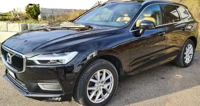 Volvo XC60 D4 AWD Momentum — SUV premium diesel, entretien Volvo régulier, 79 000 km — vista posteriore