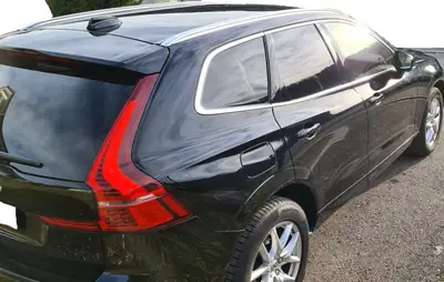 Volvo XC60 D4 AWD Momentum — SUV premium diesel, entretien Volvo régulier, 79 000 km — fianco