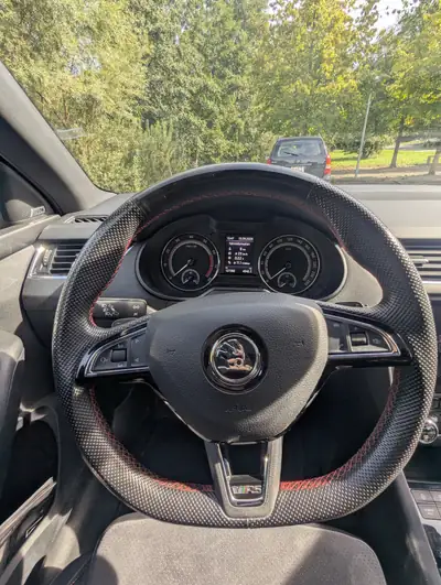Skoda Octavia Combi 2.0 TSI RS DSG — Break sportif 245 ch, 127'000 km — Armaturenbrett