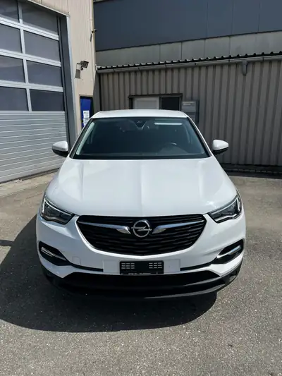 Opel Grandland X 1.2i Turbo — SUV compact fiable, seulement 52 000 km — side view
