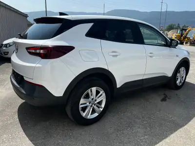 Opel Grandland X 1.2i Turbo — SUV compact fiable, seulement 52 000 km — interior