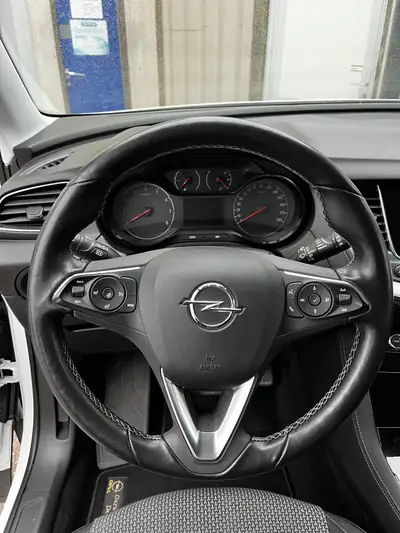 Opel Grandland X 1.2i Turbo — SUV compact fiable, seulement 52 000 km — dashboard