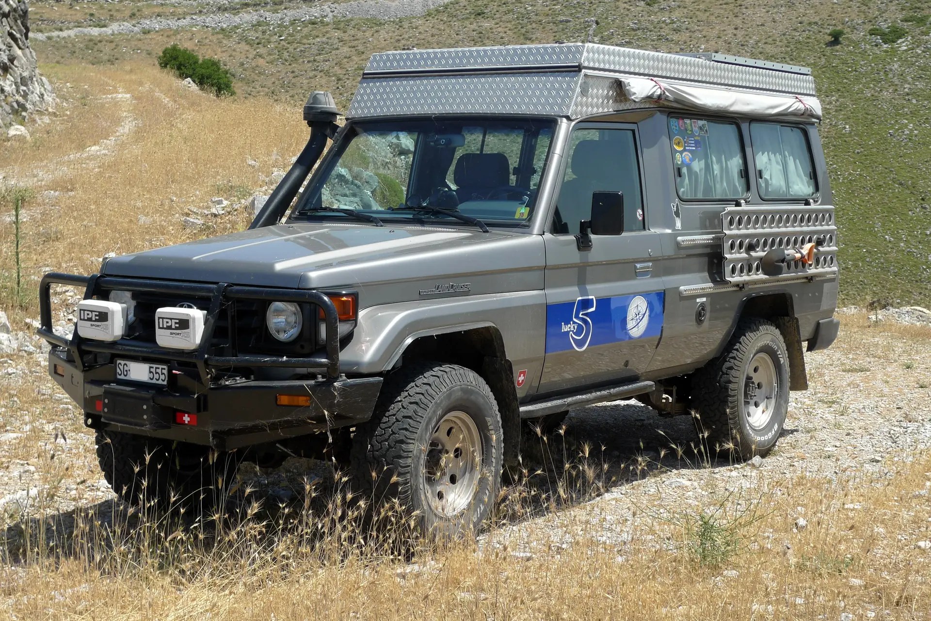 Toyota Land Cruiser HZJ78 — Légende du tout-terrain, prêt pour l'expédition
