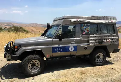 Toyota Land Cruiser HZJ78 — Légende du tout-terrain, prêt pour l'expédition — Seitenansicht
