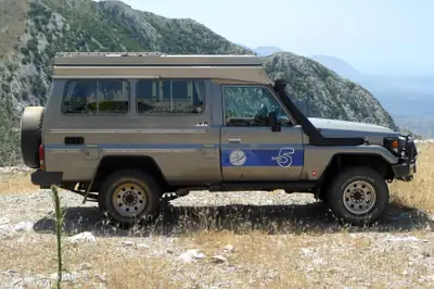 Toyota Land Cruiser HZJ78 — Légende du tout-terrain, prêt pour l'expédition — Miniatur 12