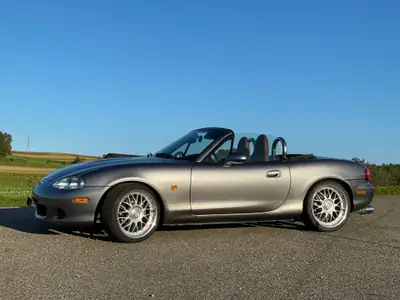 Mazda MX-5 1.8i — Roadster légendaire, 65 200 km, intérieur cuir brun — vista esterna