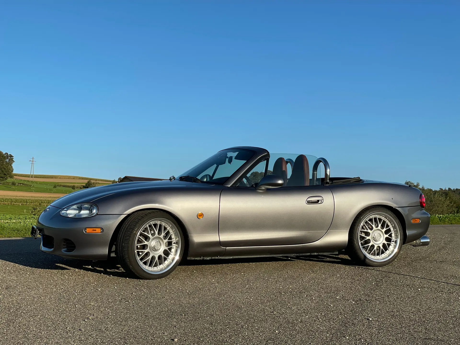 Mazda MX-5 1.8i — Roadster légendaire, 65 200 km, intérieur cuir brun — vista esterna
