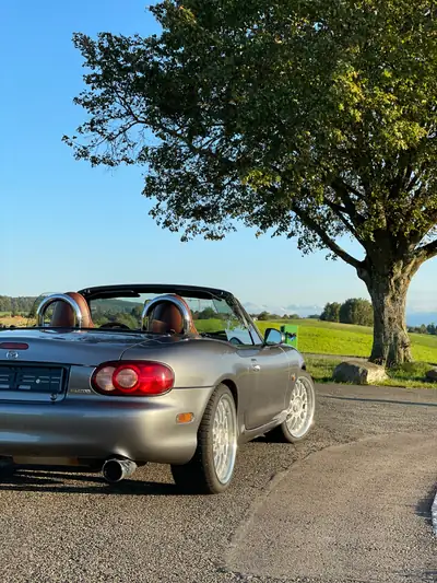Mazda MX-5 1.8i — Roadster légendaire, 65 200 km, intérieur cuir brun — Miniatura 9