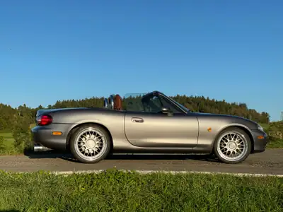 Mazda MX-5 1.8i — Roadster légendaire, 65 200 km, intérieur cuir brun — Miniatura 10