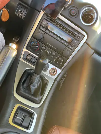 Mazda MX-5 1.8i — Roadster légendaire, 65 200 km, intérieur cuir brun — Miniatura 12