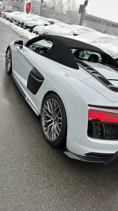 Audi R8 Spyder 5.2 plus S-Tronic — Supercar décapotable, 611 ch et seulement 60'000 km — Heckansicht