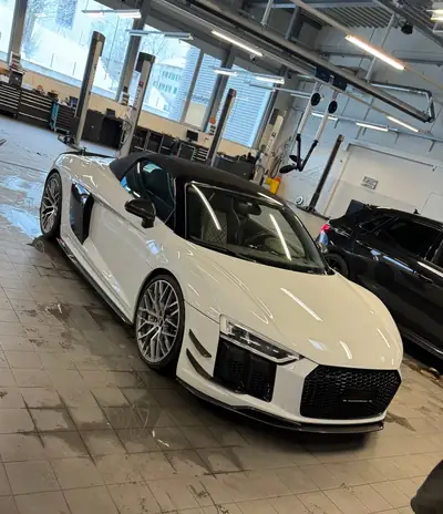 Audi R8 Spyder 5.2 plus S-Tronic — Supercar décapotable, 611 ch et seulement 60'000 km — Seitenansicht