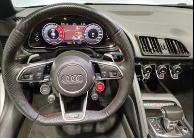 Audi R8 Spyder 5.2 plus S-Tronic — Supercar décapotable, 611 ch et seulement 60'000 km — Armaturenbrett