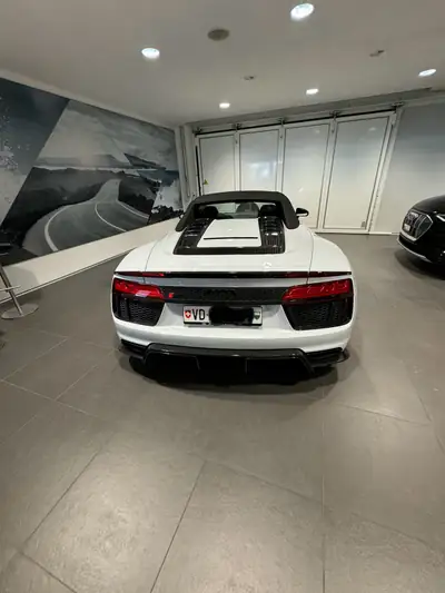 Audi R8 Spyder 5.2 plus S-Tronic — Supercar décapotable, 611 ch et seulement 60'000 km — Innenraum