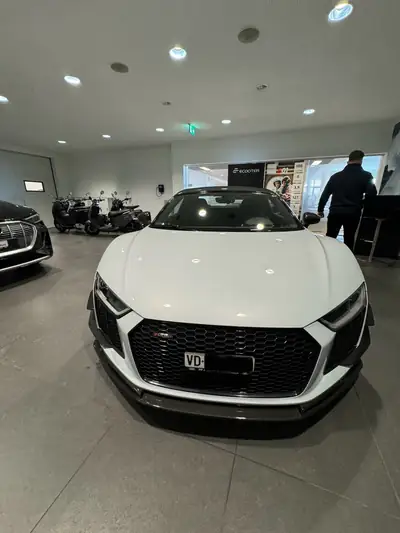 Audi R8 Spyder 5.2 plus S-Tronic — Supercar décapotable, 611 ch et seulement 60'000 km — Miniatur 11