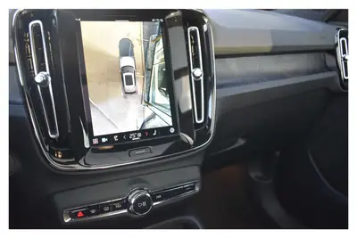 Volvo XC40 Recharge P6 Ultimate 2023 — SUV électrique premium, 18 000 km seulement — détail
