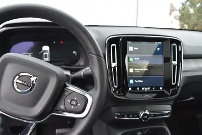 Volvo XC40 Recharge P6 Ultimate 2023 — SUV électrique premium, 18 000 km seulement — Miniature 9