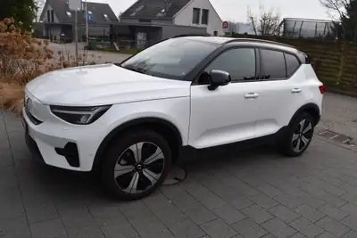 Volvo XC40 Recharge P6 Ultimate 2023 — SUV électrique premium, 18 000 km seulement — Miniature 7
