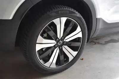 Volvo XC40 Recharge P6 Ultimate 2023 — SUV électrique premium, 18 000 km seulement — Miniature 12