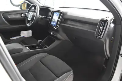 Volvo XC40 Recharge P6 Ultimate 2023 — SUV électrique premium, 18 000 km seulement — Miniature 10