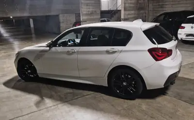 BMW 125i Edition M Sport Steptronic — Berline compacte sportive, boîte auto, 80 500 km — fianco
