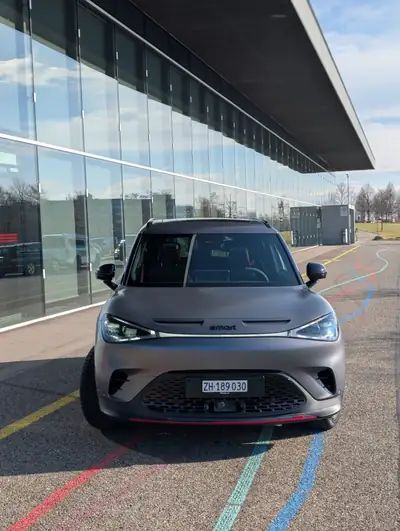 Smart #1 66 kWh Brabus AWD — SUV électrique haute performance, 43 900 km seulement — side view