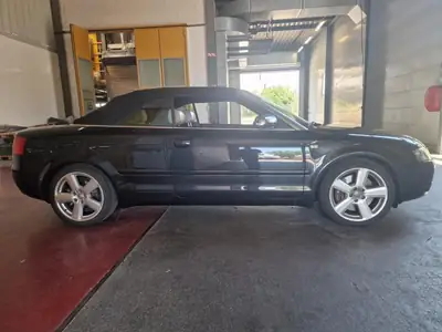 Audi S4 Cabriolet 4.2 V8 Quattro — Roadster sportif légendaire, 69'000 km seulement — Innenraum
