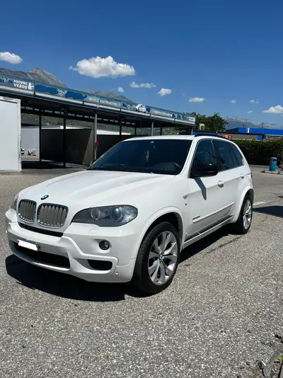BMW X5 xDrive 35d — SUV 7 places diesel, motorisation puissante et fiable — vista posteriore