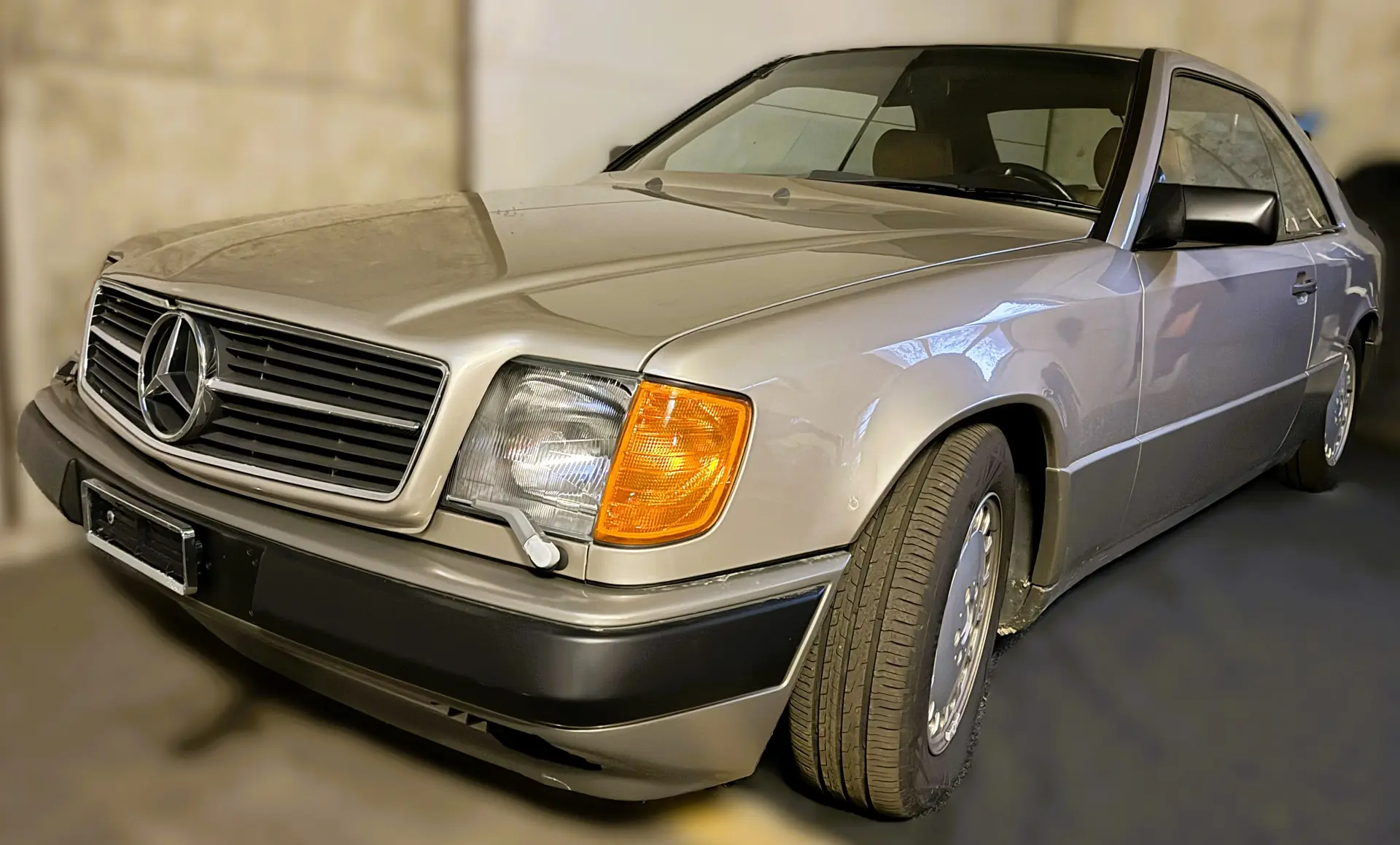 Mercedes-Benz 300 CE Coupé 1987 — Classique intemporel, 82 600 km, moteur 3.0L