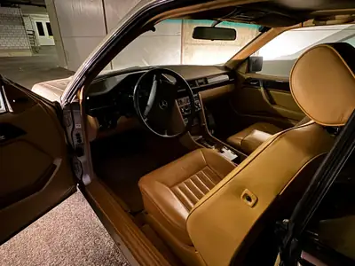 Mercedes-Benz 300 CE Coupé 1987 — Classique intemporel, 82 600 km, moteur 3.0L — Innenraum
