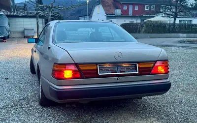 Mercedes-Benz 300 CE Coupé 1987 — Classique intemporel, 82 600 km, moteur 3.0L — Miniatur 9