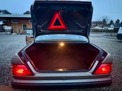 Mercedes-Benz 300 CE Coupé 1987 — Classique intemporel, 82 600 km, moteur 3.0L — Miniatur 10