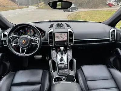 Porsche Cayenne S E-Hybrid — SUV Premium Hybride Rechargeable, Entretien Récent — fianco