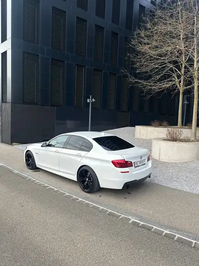 BMW ActiveHybrid 5 Steptronic — Berline hybride sportive, 340 ch et consommation maîtrisée — intérieur