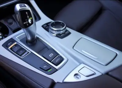 BMW ActiveHybrid 5 Steptronic — Berline hybride sportive, 340 ch et consommation maîtrisée — Miniature 10