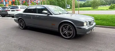Jaguar XJ XJR 4.2 V8 S/C — Gran turismo anglais surcompressé, 396 ch — vista esterna