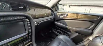 Jaguar XJ XJR 4.2 V8 S/C — Gran turismo anglais surcompressé, 396 ch — Miniatura 9