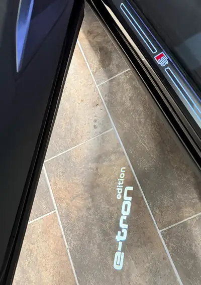 Audi Q8 e-tron Sportback 55 Black Edition — SUV électrique premium 408 ch, 60'000 km — Miniatur 10
