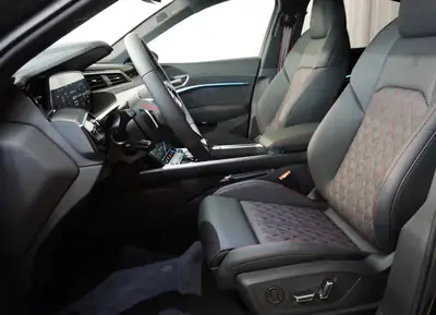 Audi Q8 e-tron Sportback 55 Black Edition — SUV électrique premium 408 ch, 60'000 km — Miniatur 14