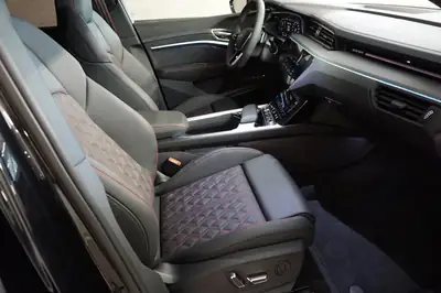 Audi Q8 e-tron Sportback 55 Black Edition — SUV électrique premium 408 ch, 60'000 km — Miniatur 15