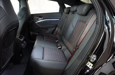 Audi Q8 e-tron Sportback 55 Black Edition — SUV électrique premium 408 ch, 60'000 km — Miniatur 16