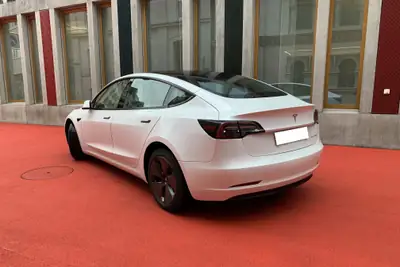 Tesla Model 3 Long Range Dual Motor AWD — Électrique haute performance, quasi neuve — rear view