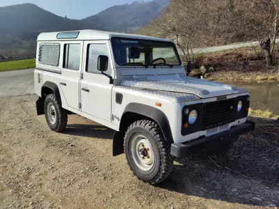 Land Rover Defender 110 SW Td5 — Légende tout-terrain, 171'000 km, révision faite — dashboard