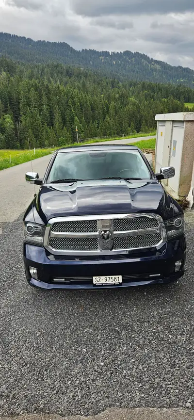 Dodge Ram 1500 Laramie Longhorn Limited — Pick-up American Legend, 4×4 intégral, 400 ch — side view