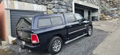 Dodge Ram 1500 Laramie Longhorn Limited — Pick-up American Legend, 4×4 intégral, 400 ch — rear view