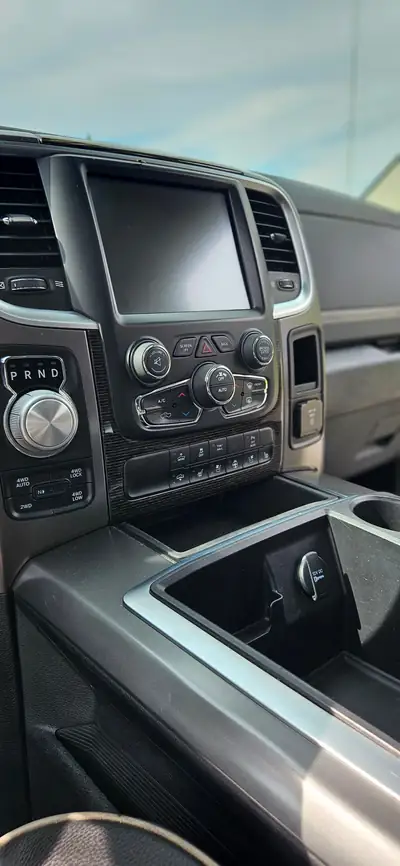 Dodge Ram 1500 Laramie Longhorn Limited — Pick-up American Legend, 4×4 intégral, 400 ch — Thumbnail 11